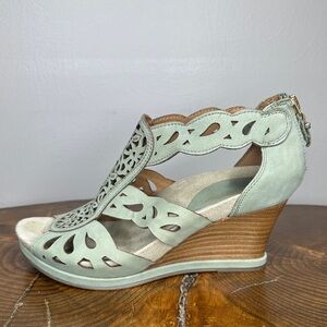 Earthies Campora Wedge Sandals in Fern Size 7 1/2